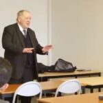 Michel Leclerc explique comment casser un monopole devant les étudiants préparant le cursus SUPINFO Institute of Innovation & Business (SIIB)