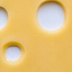 Message à l’attention de Monsieur Macron : « On ne donne jamais plus de goût à un gruyère en lui bouchant les trous ! »